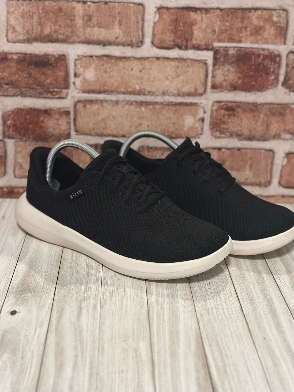 Kizik MADRID ECO-KNIT Mens 9.5-Wide Sneakers Shoes SlipOn Black/White Hands Free